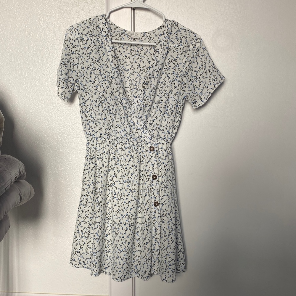 Sienna Sky dress. Size XS. Blue floral pattern. Mini dress.